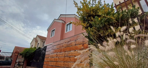 Casa En Barrio Residencial Con Jardín Terraza Techada