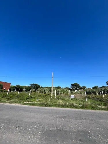 Venta. Gran Terreno Esquina. Cerro. Inmejorable Ubicación. Frente A La Bahía Y Al Liceo. 1800m2