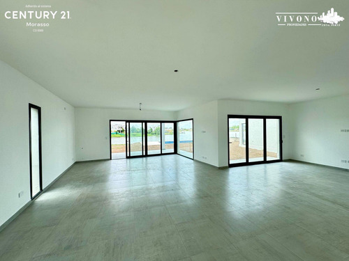 Casa En Venta A Laguna En San Sebastian - A Estrenar