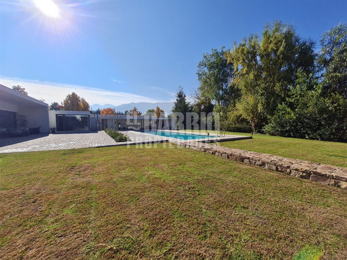 Casa En Venta En Las Brisas De Chicureo