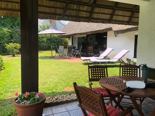 Imagen 9 de 24 de Casa Punta Del Este Lugano Con Piscina Climatizada- Blancanieves