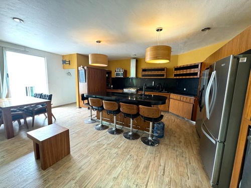 Residencia En Venta Con Alberca En Zapopan