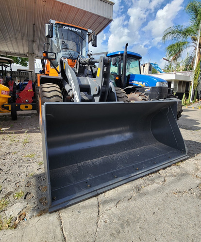 Cargador Frontal Sobre Ruedas Doosan Develon Sd200