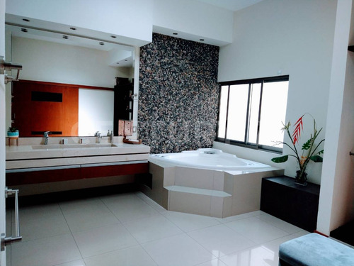 Casa En Venta En Residencial Esmeralda Norte, Colima, Col.