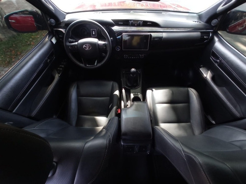 Imagen 13 de 15 de Toyota Hilux 2.8 Tdi Srx 4x4 Caja Manual De 6ta Año 2018