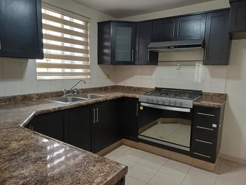 Casa En Renta En Paseo De Cumbres 4 Sector, Monterrey, Nuevo León.