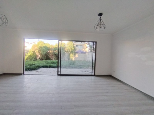 Venta Excelente Casa Con Amplio Patio 3d/3b/3 E.