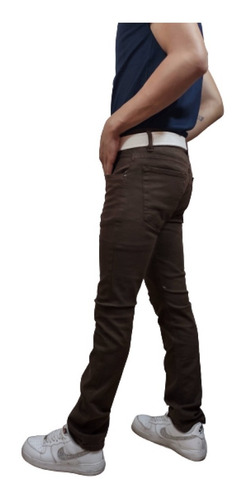 Imagen 4 de 6 de Pantalón Hombre Gabardina Elastizada Marrón Chocolate