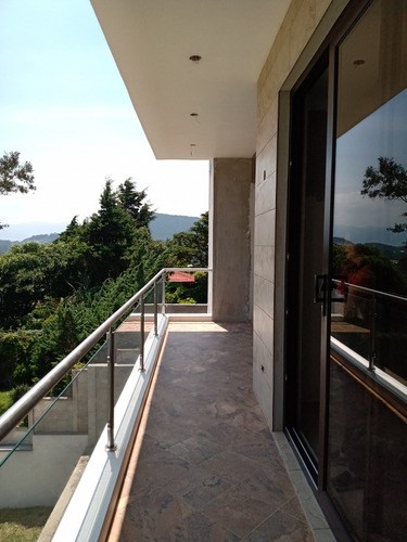 Imagen 2 de 25 de Espectacular Casa Para Estrenar De 4 Habitaciones, 7 Parqueos Y 510 Metros De Construcción