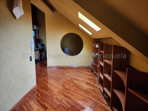 Cómoda Y Esplendida Casa En Venta Ubicada En Oripoto 23-15865