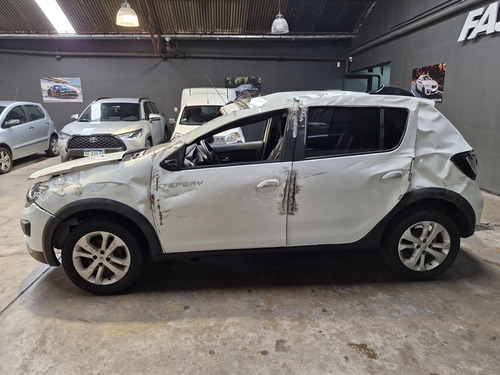 Renault Sandero Stepway -chocado-