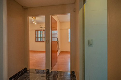 Venta Casa 4 Ambientes Con Patio Y Cochera En Ramos Mejía