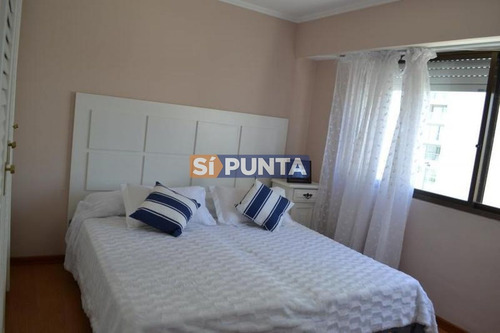 Imagen 8 de 21 de Apartamento En Playa Mansa A La Venta