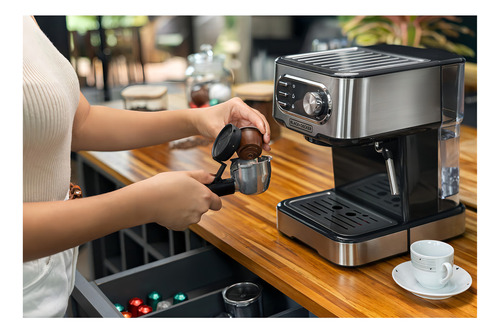Cafeteira Elétrica Black Decker Modelo CE1100G Até 2 Xícaras Simultâneas e Cápsulas Nespresso e Dolce Gusto
