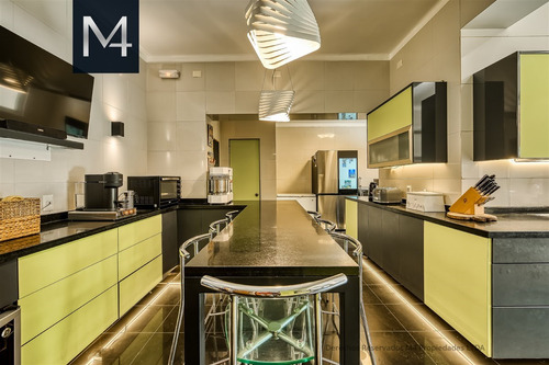 Casa En Venta De 4 Dorm. En Ñuñoa