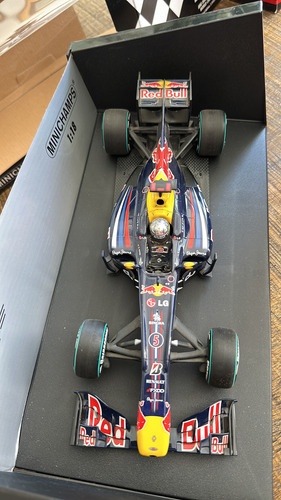 F1 Red Bull 1:18 S Vettel Campeon 2010 Minichamps Abu Dhabi Azul (Usado)