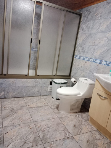 Exclusiva Residencia De 350 M² Con Piscina Y Quincho.