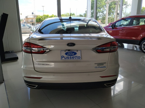 Ford Mondeo Titanium. At