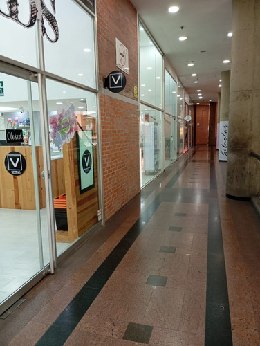 Local En Alquiler. Centro Comercial, Plaza Las Américas.