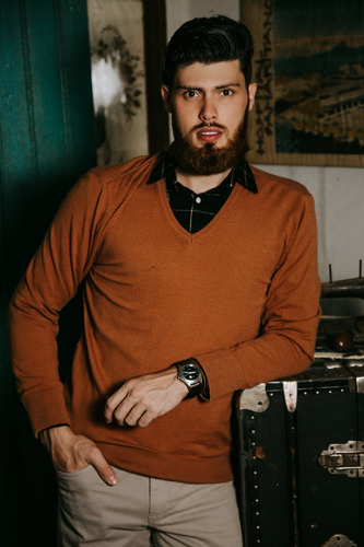 Imagem 2 de 5 de Suéter Cashmere Masculino Gola V Ocre Jota Jota Camisaria
