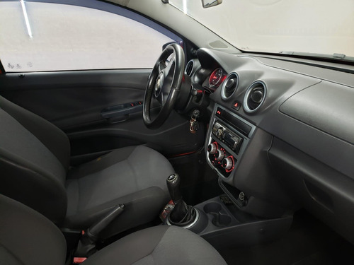 Imagem 7 de 14 de Volkswagen Saveiro 1.6 (flex) Flex 2012 2013
