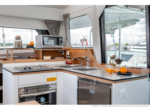 Catamaran Excess 11