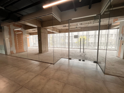 Planta Libre En Nuevo Strip Center, Metro Hospitales