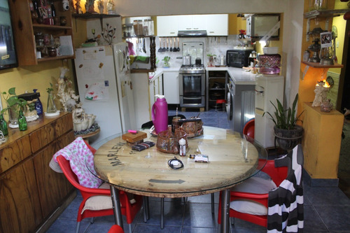 Imagen 2 de 19 de Casa Multifamiliar Sobre Importante Lote De 8.66 X 37m, 5 Ambientes Con Garage Y Fondo Libre De 17m