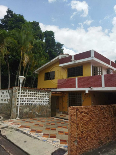 Bello Townhouse En Venta Amoblado Urb. El Castaño Sector El Samán. 002jsc