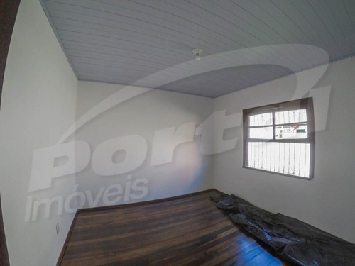 Casa Com 126,72 M² De Área Construída, Contendo 3 Dormitórios, Sala De Estar E Jantar, Banheiro Social, Cozinha, Área De Serviço, Deposito, Varanda E 1 Vaga De Garagem.terreno Escriturado, Contendo Á