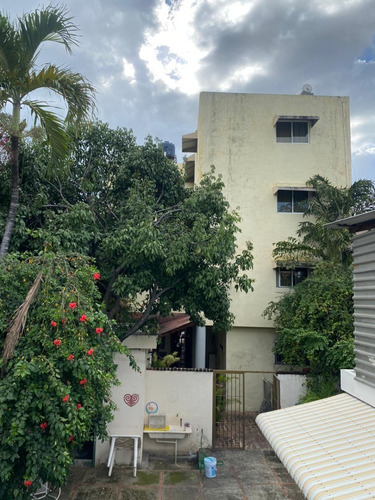 For Sale Edificio De 17 Habitaciones Mas Una Casa De 3 Habitaciones En La Zona Colonial