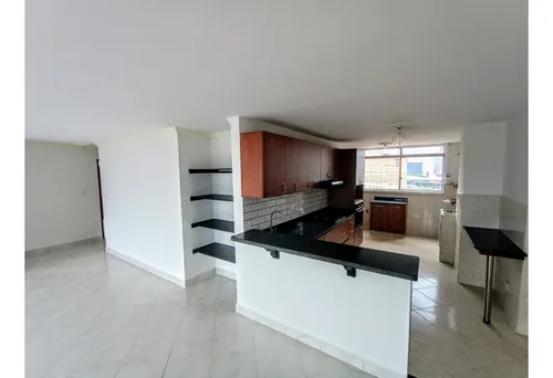 Amplio Apartamento Con Excelente Ubicacion En Medellin La Candelaria
