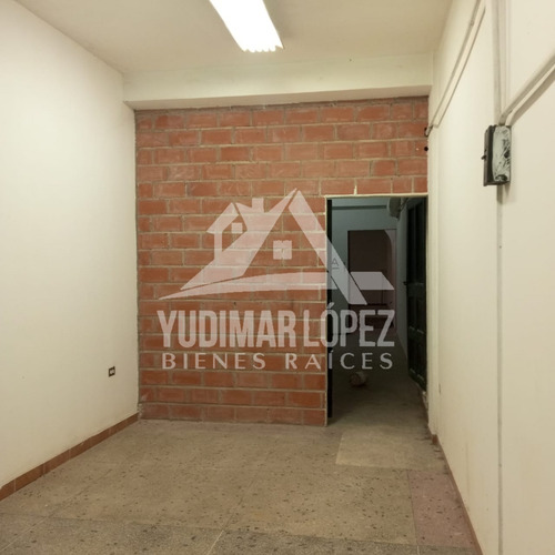 Espacioso Local En Alquiler En Urb. Santa Ana Maracay Edo. Aragua.