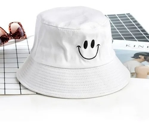 Imagem 2 de 4 de Boné Chapéu Bucket Hat Smile Sorriso Dupla Face Muito Estilo