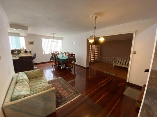 Imagen 10 de 30 de Casa_en_venta_en_caracas_en_santa-sofia_ Rah-21-17668 Orlando Figueira 04125535289/04242942992
