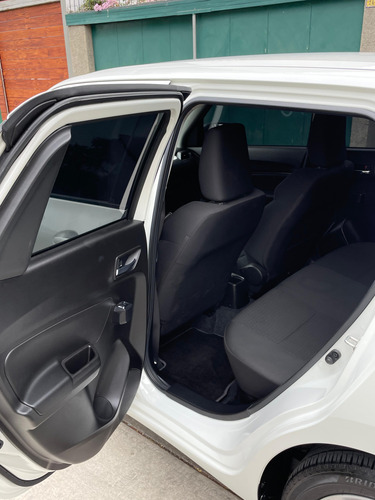 Suzuki Swift Hybrido Gl1.2 Mecanico 2024 10000 Km