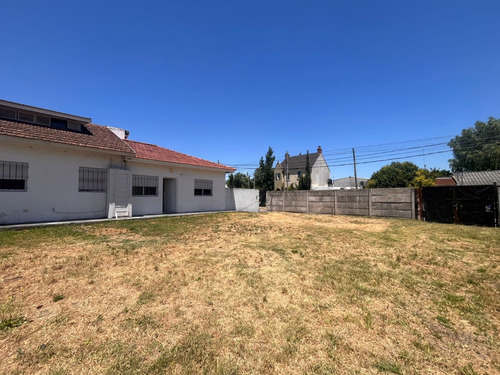 Alquiler Casa Con Amplio Parque Libre!