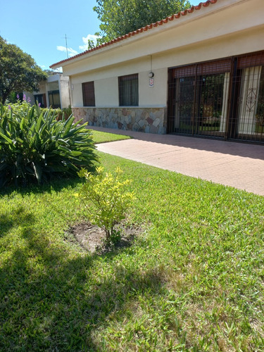 Dueño Vende - Espaciosa Casa En Atlantida Techo De Tejas