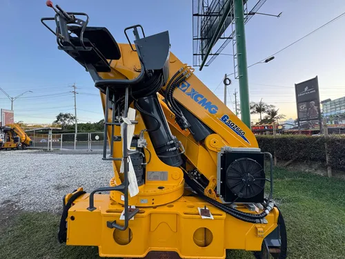 Grúa Articulda Xcmg 660a.6 Con Capacidad Máxima 33 Tn