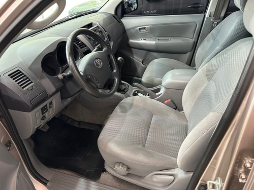 Imagen 8 de 11 de Toyota Hilux (l05) 3.0 C/d 4x2 Tdi Srv 163cv