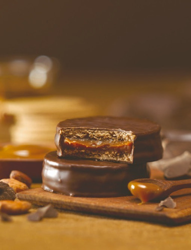 Alfajor Cachafaz Chocolate Negro Con Dulce De Leche caja x 12 Unidades