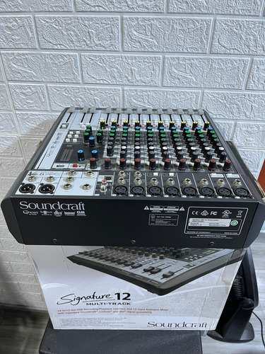 Consola Soundcraft Signature 12 Mtk De Mezcla 220v (Usado)