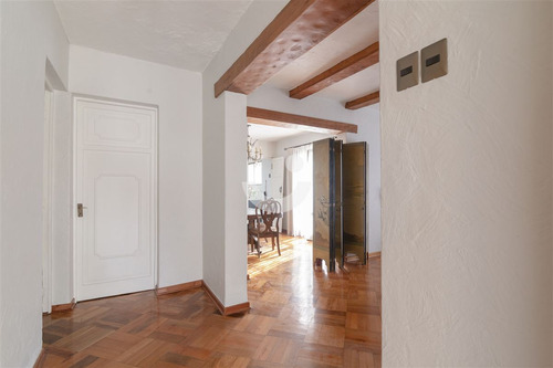 Hermosa Casa Colonial / Sector Residencial De Ñuñoa