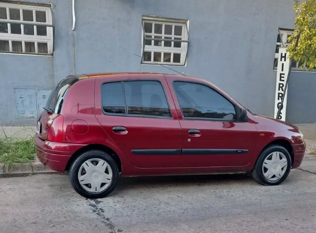 Renault Clio 1.6 Rn Aa