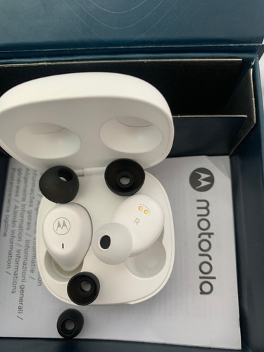 Audífonos Inalámbricos Motorola Buds 105 Blanco Luz Azul Blanco (Usado)