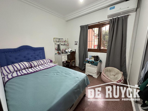 Casa Desarrollada En Una Sola Planta Sobre Amplio Lote