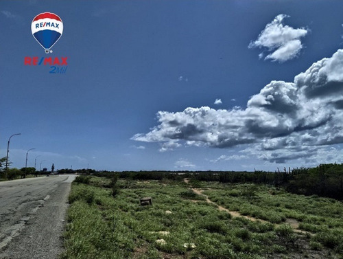 Re/max 2mil Vende Terreno En La Avenida Principal Juan Bautista Arismendi. Isla De Margarita, Estado Nueva Esparta 