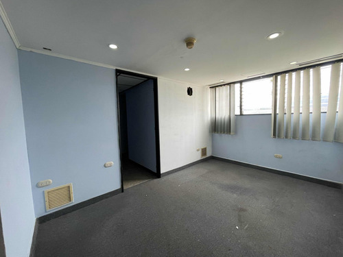 En Venta Edificio Comercial Ubicado En Los Teques Casco Central Calle Vargas. Cf