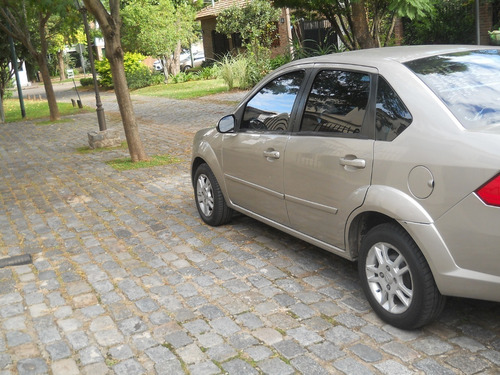Ford Fiesta Max Full