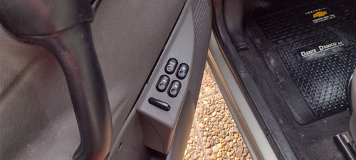 Imagen 8 de 12 de Chevrolet Classic 2010 1.4 Ls Pack